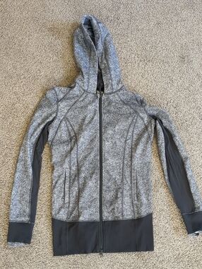 Lululemon Daily Practice Jacket
Rio Mist White Black / Deep Coal